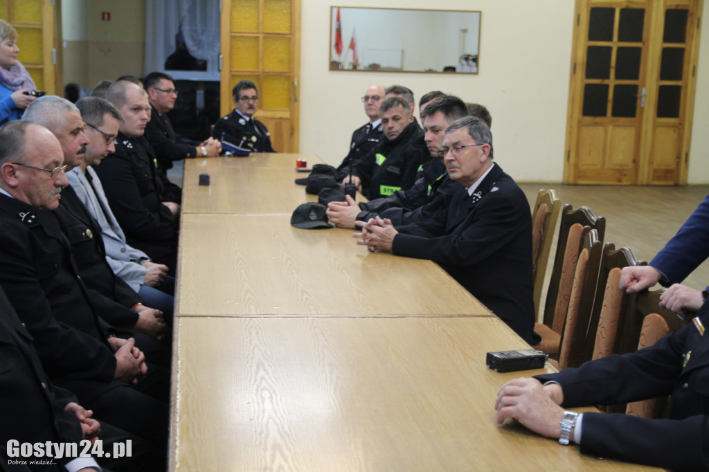 Przekazanie sprzętu strażakom OSP