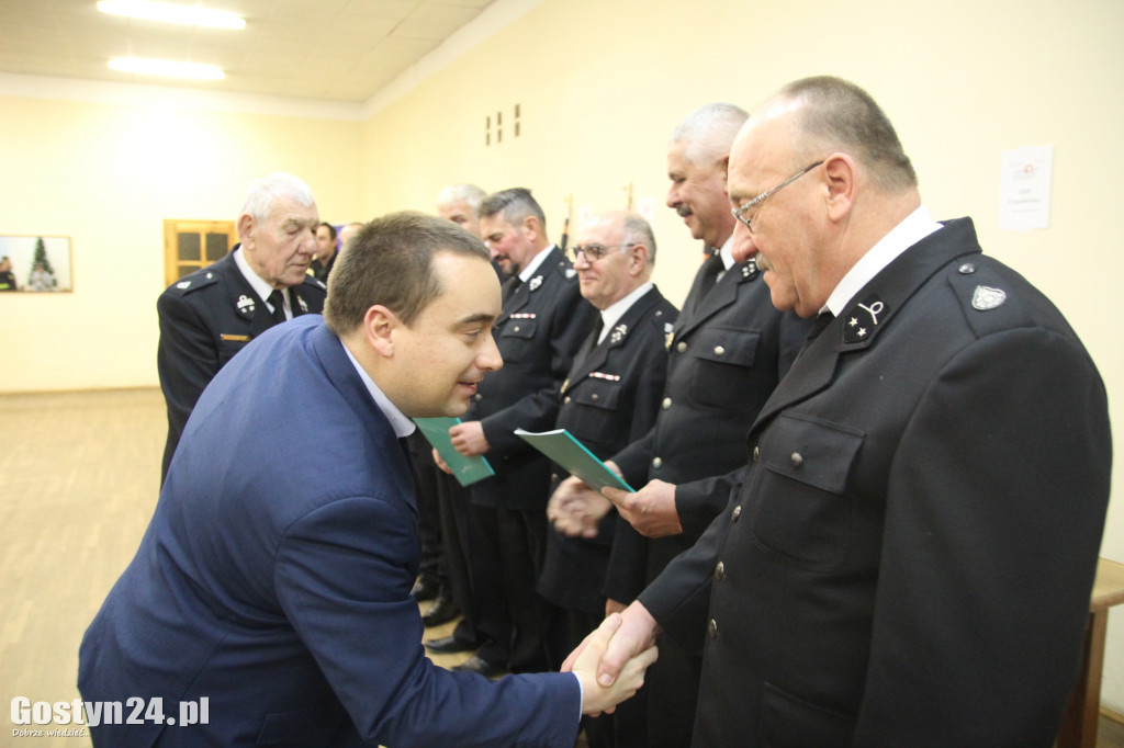 Przekazanie sprzętu strażakom OSP