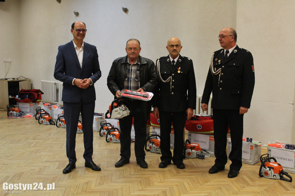 Strażacy z Ponieca otrzymali nowy sprzęt