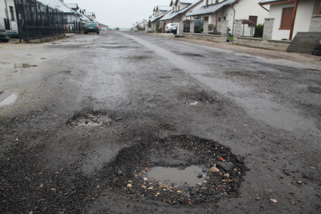 Dziurawa ul. Reymonta w Gostyniu