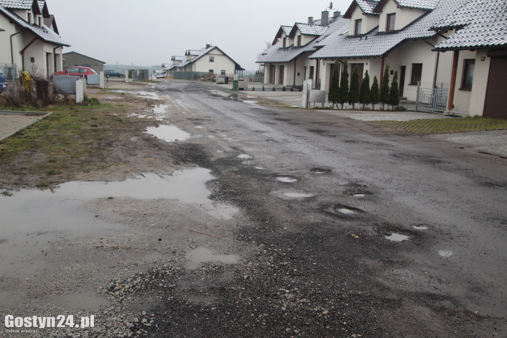 Dziurawa ul. Reymonta w Gostyniu