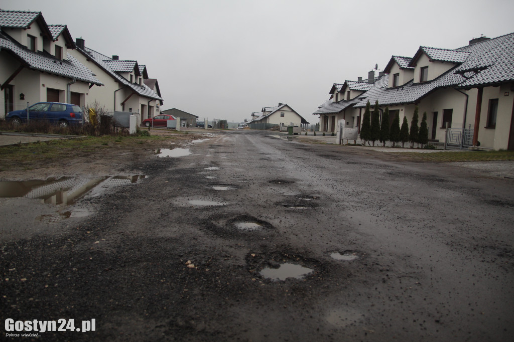 Dziurawa ul. Reymonta w Gostyniu