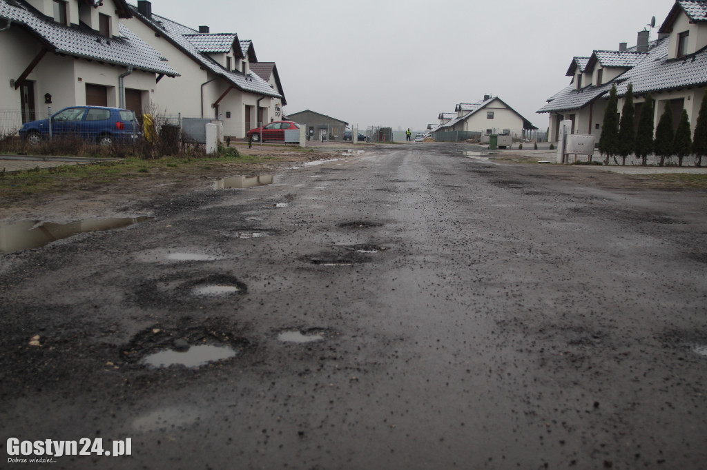 Dziurawa ul. Reymonta w Gostyniu