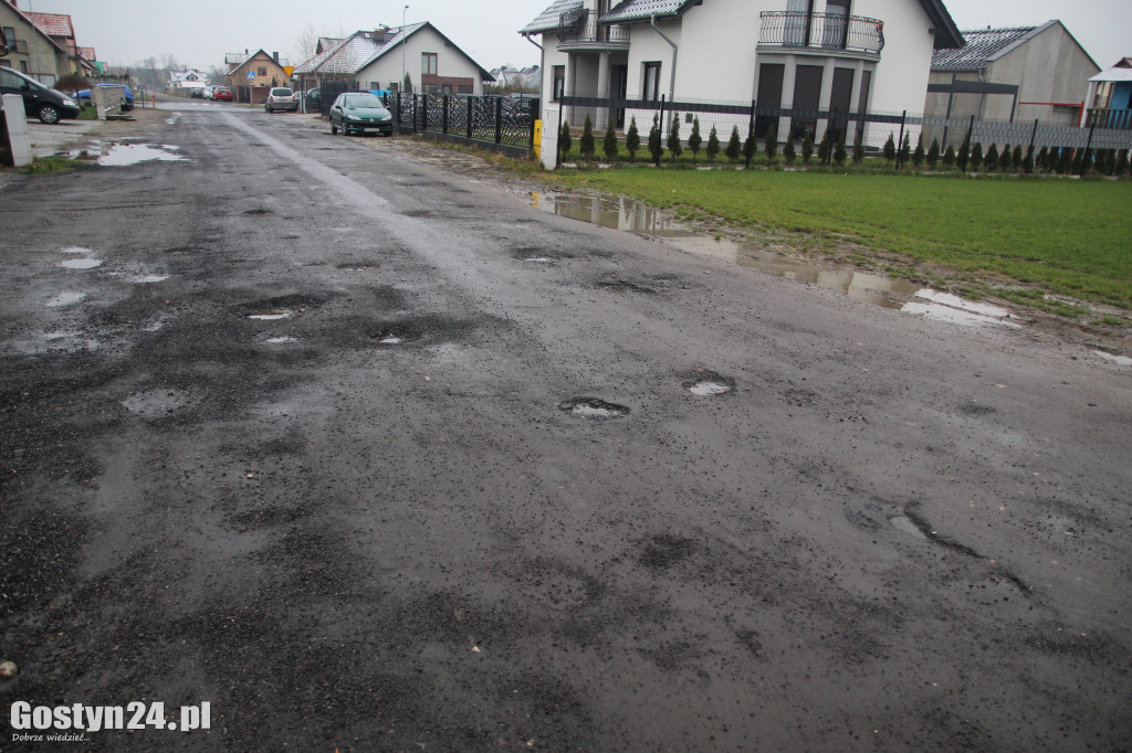 Dziurawa ul. Reymonta w Gostyniu