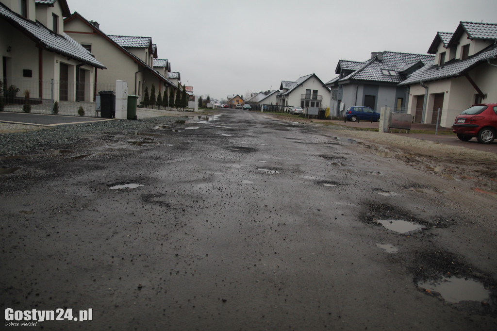Dziurawa ul. Reymonta w Gostyniu