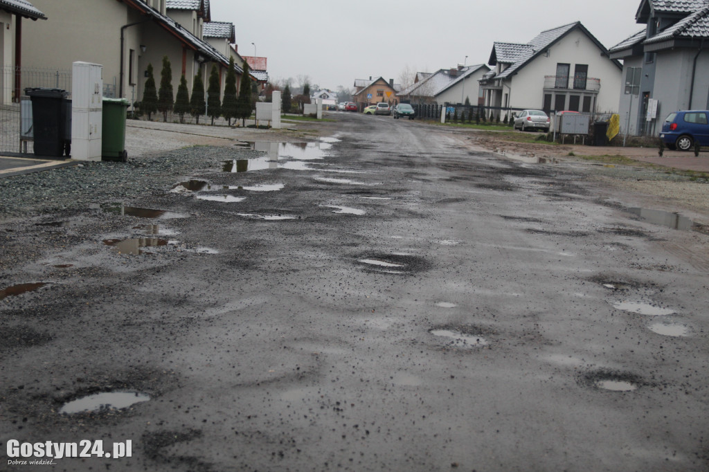 Dziurawa ul. Reymonta w Gostyniu