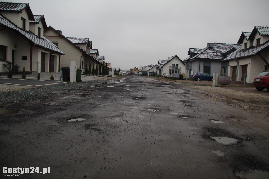 Dziurawa ul. Reymonta w Gostyniu
