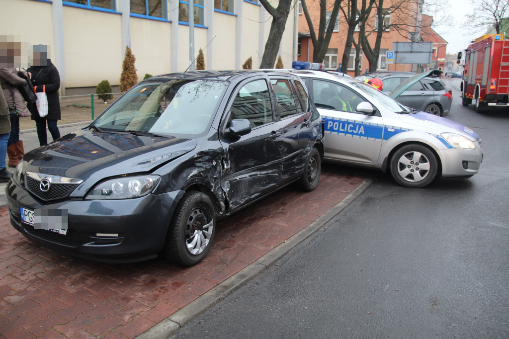 Kolizja przy rondzie Solidarności w Gostyniu