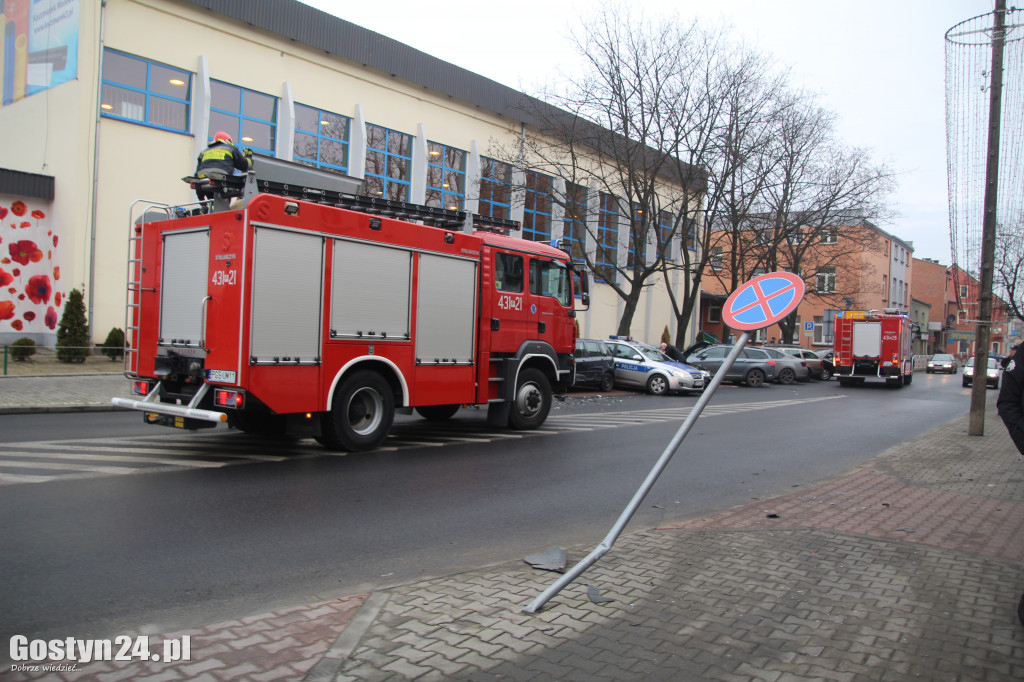 Kolizja przy rondzie Solidarności w Gostyniu