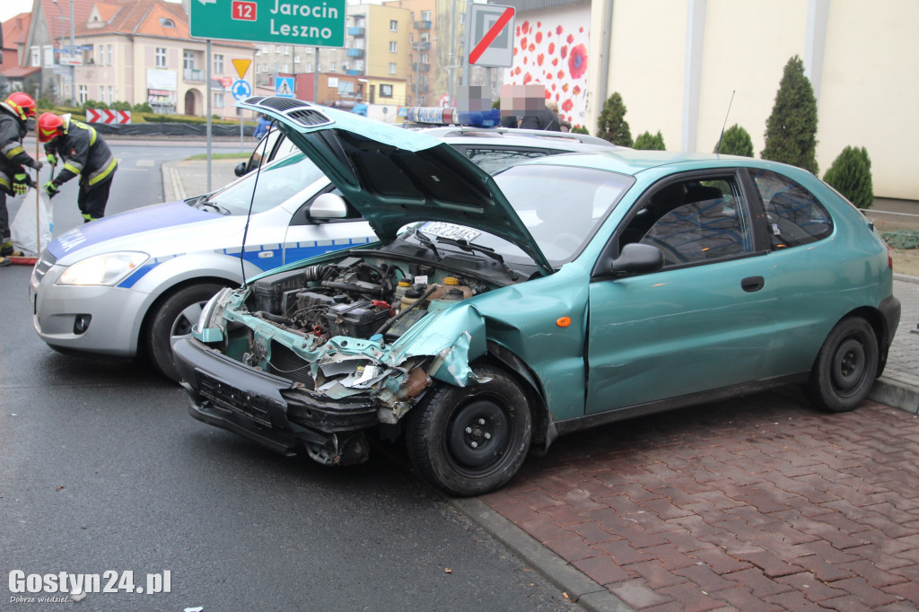 Kolizja przy rondzie Solidarności w Gostyniu