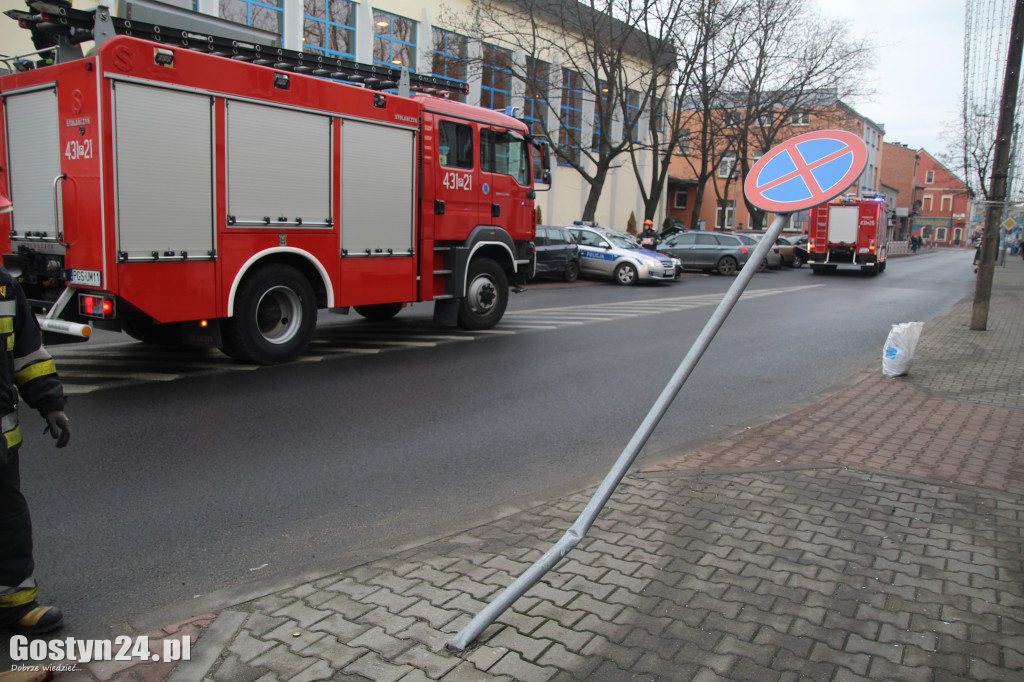 Kolizja przy rondzie Solidarności w Gostyniu