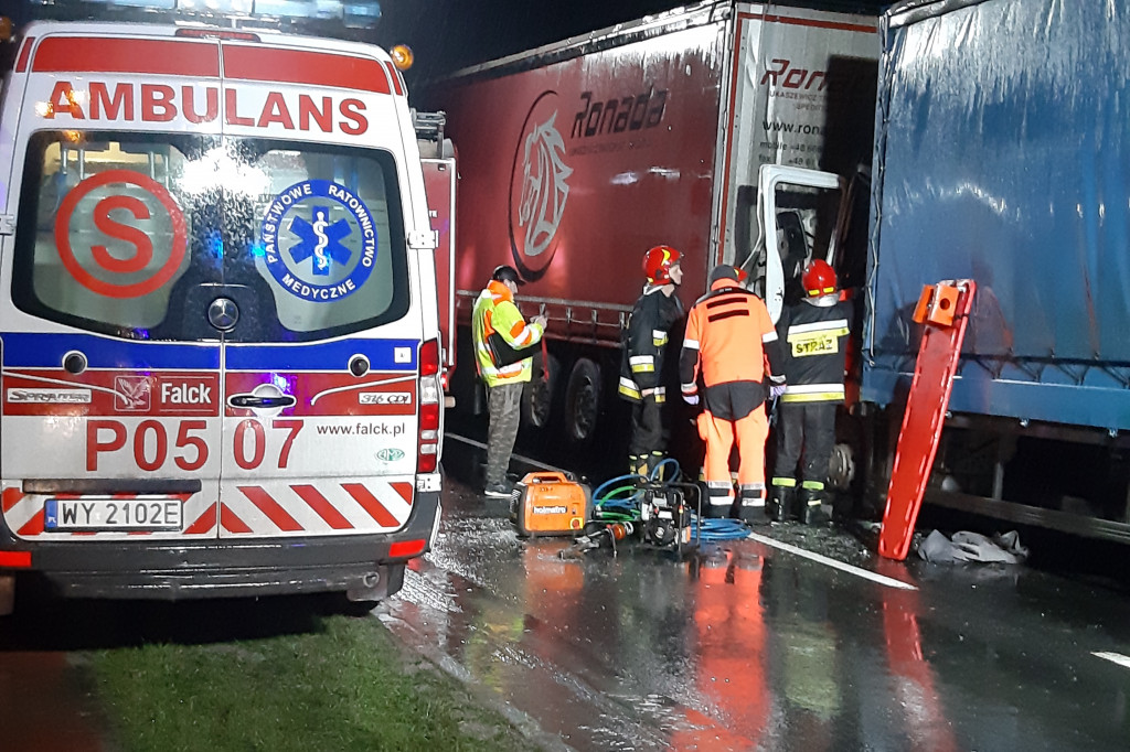 Zderzenie dwóch ciężarówek