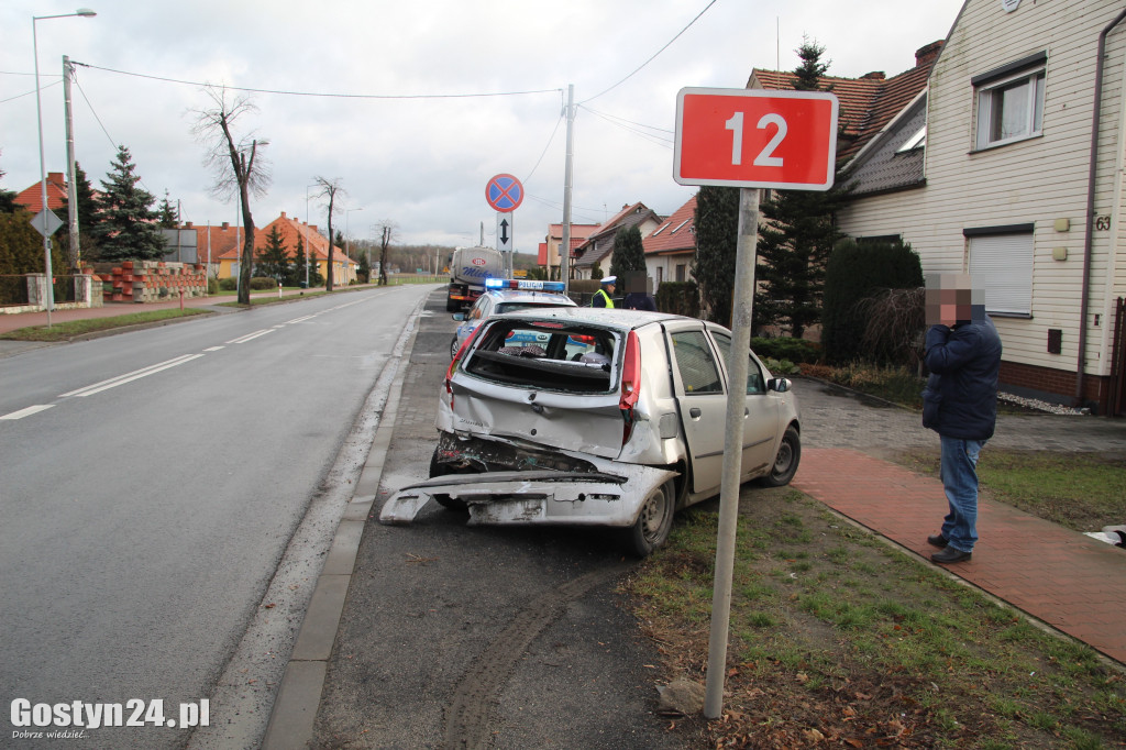 Cysterna wjechała w tył Fiata