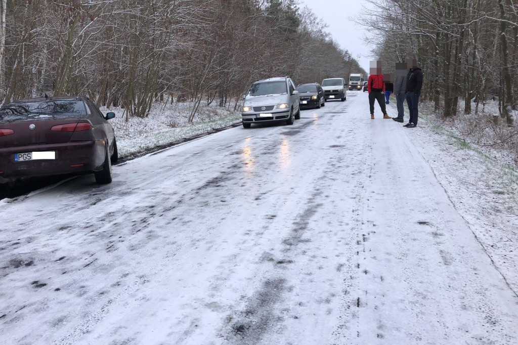 Fatalne warunki drogowe w powiecie