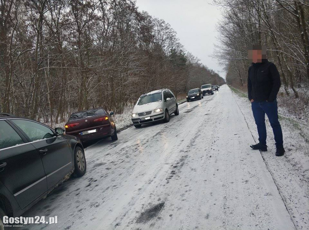 Fatalne warunki drogowe w powiecie