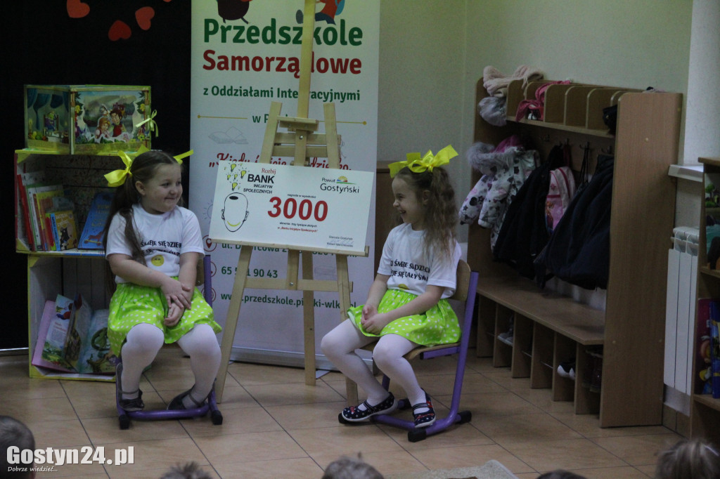 Walentynkowy tydzień czytania w przedszkolu w Piaskach