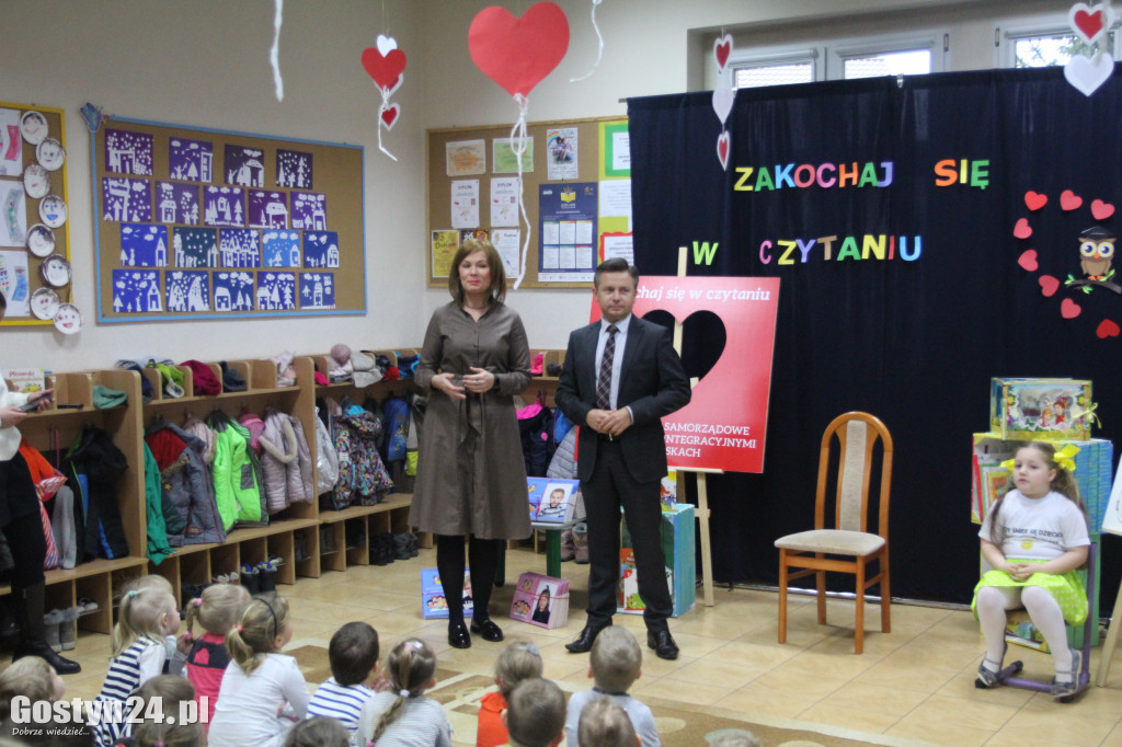 Walentynkowy tydzień czytania w przedszkolu w Piaskach
