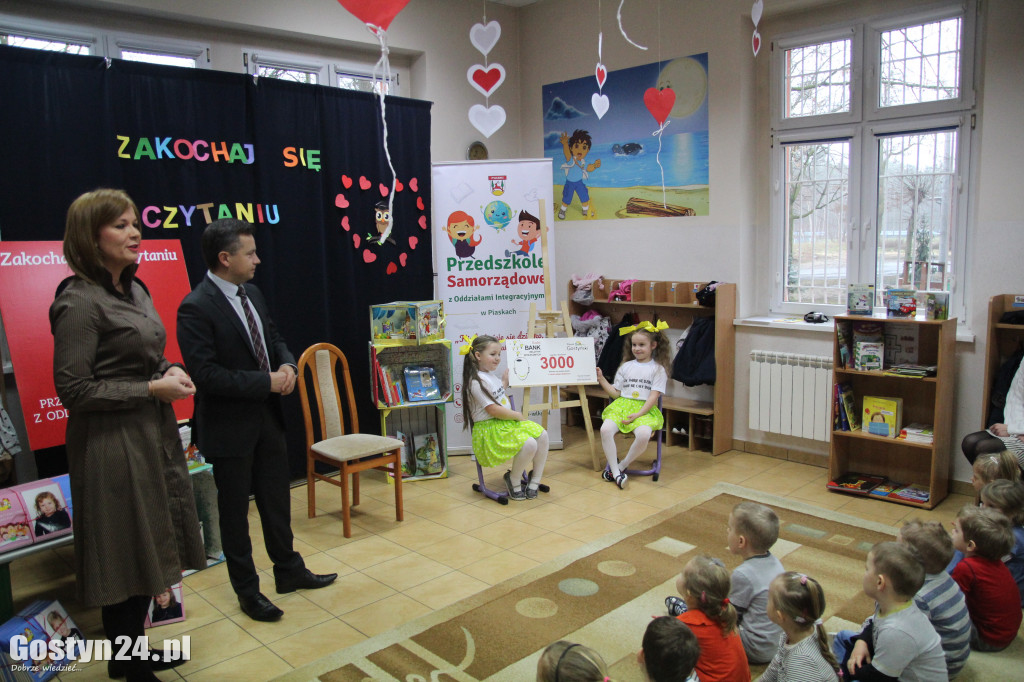 Walentynkowy tydzień czytania w przedszkolu w Piaskach