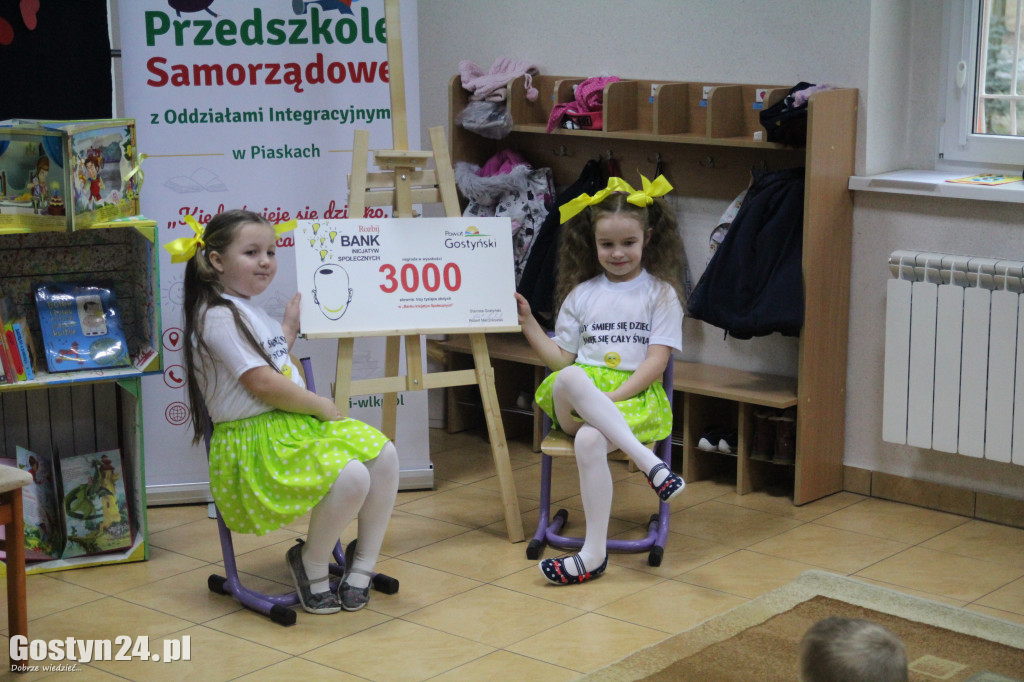 Walentynkowy tydzień czytania w przedszkolu w Piaskach