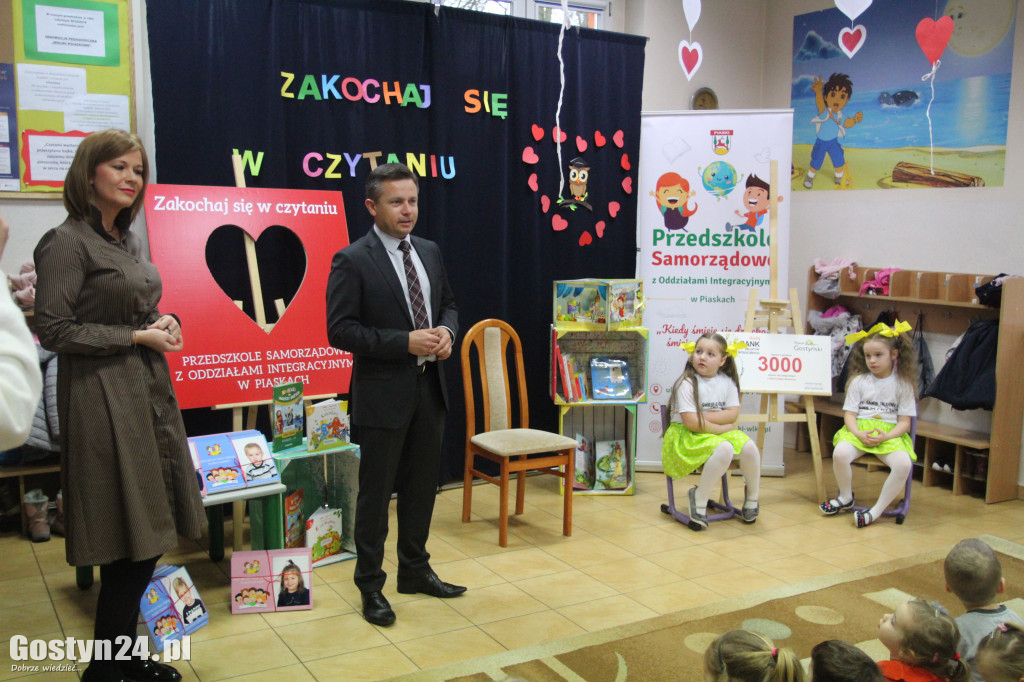 Walentynkowy tydzień czytania w przedszkolu w Piaskach