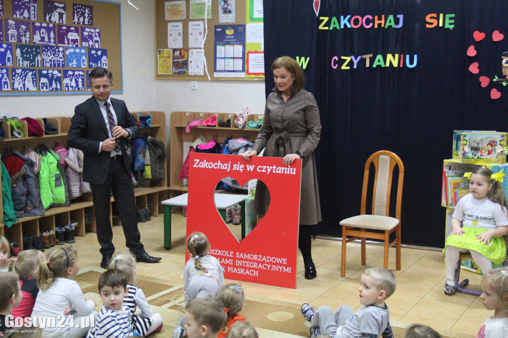 Walentynkowy tydzień czytania w przedszkolu w Piaskach
