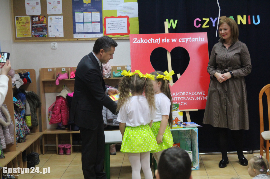 Walentynkowy tydzień czytania w przedszkolu w Piaskach