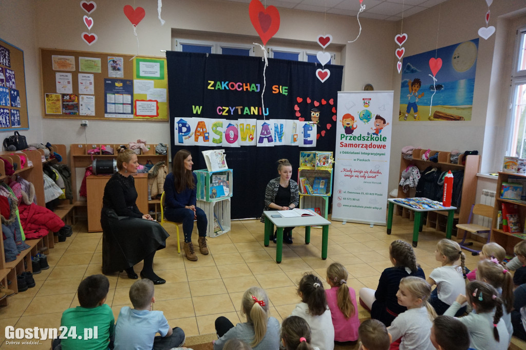 Walentynkowy tydzień czytania w przedszkolu w Piaskach