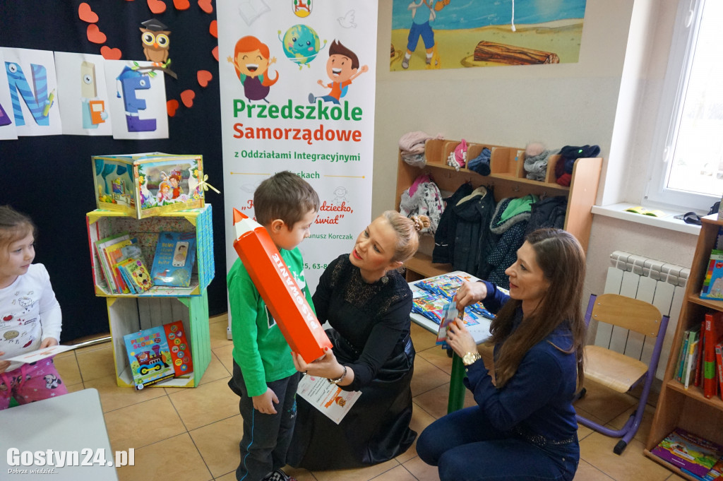 Walentynkowy tydzień czytania w przedszkolu w Piaskach