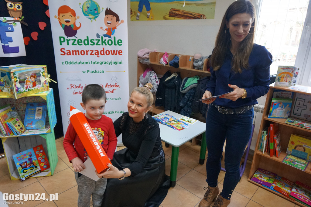 Walentynkowy tydzień czytania w przedszkolu w Piaskach