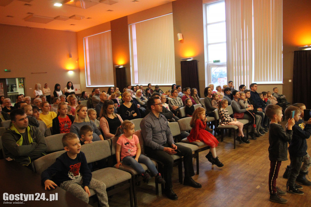 Ogień na scenie ośrodka kultury