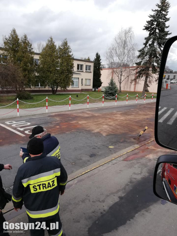 Wyciek oleju na terenie firmy - Pudliszki
