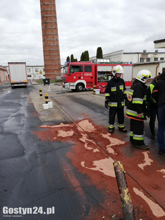 Wyciek oleju na terenie firmy - Pudliszki