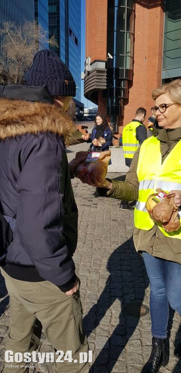 Rolnicy a AGROunii częstowali jabłkami