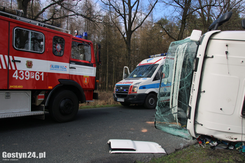 Cysterna w rowie na trasie Pogorzela-Borzęciczki