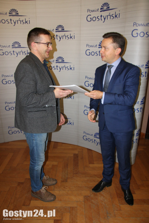Wręczenie dotacji w starostwie powiatowym