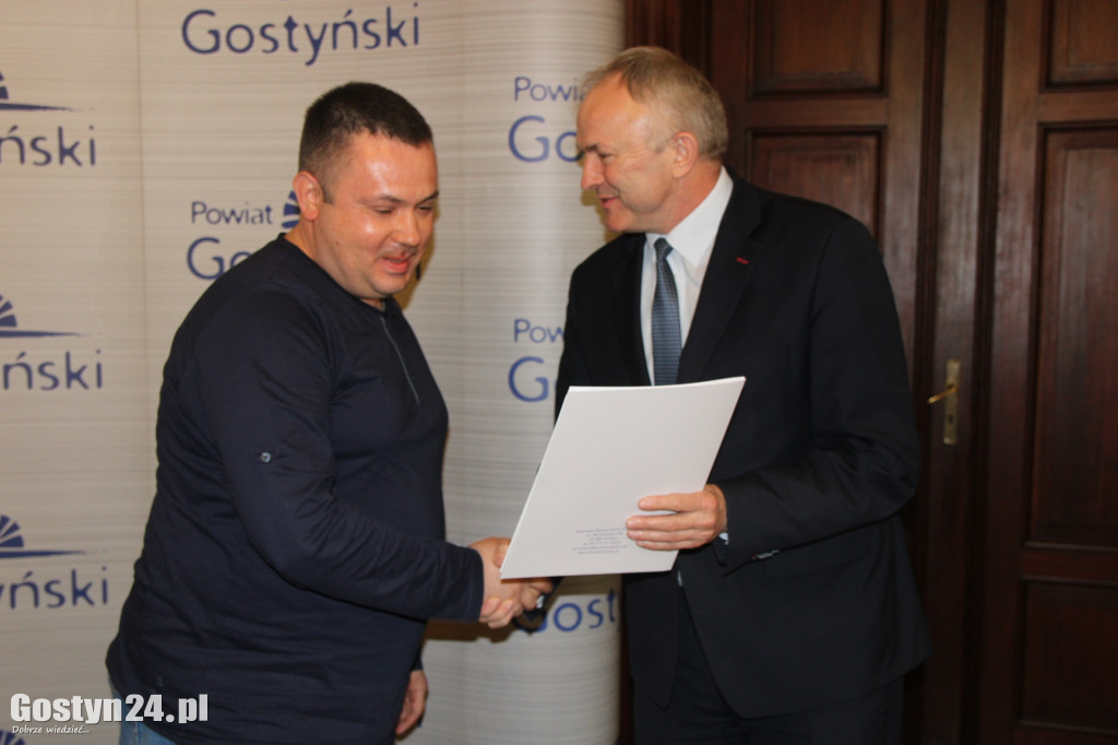 Wręczenie dotacji w starostwie powiatowym