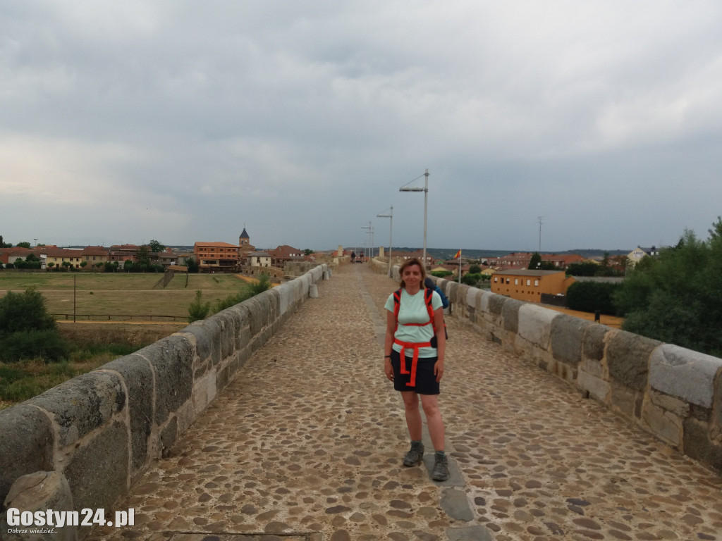 Wzięła plecak i przeszła 700 km... pieszo