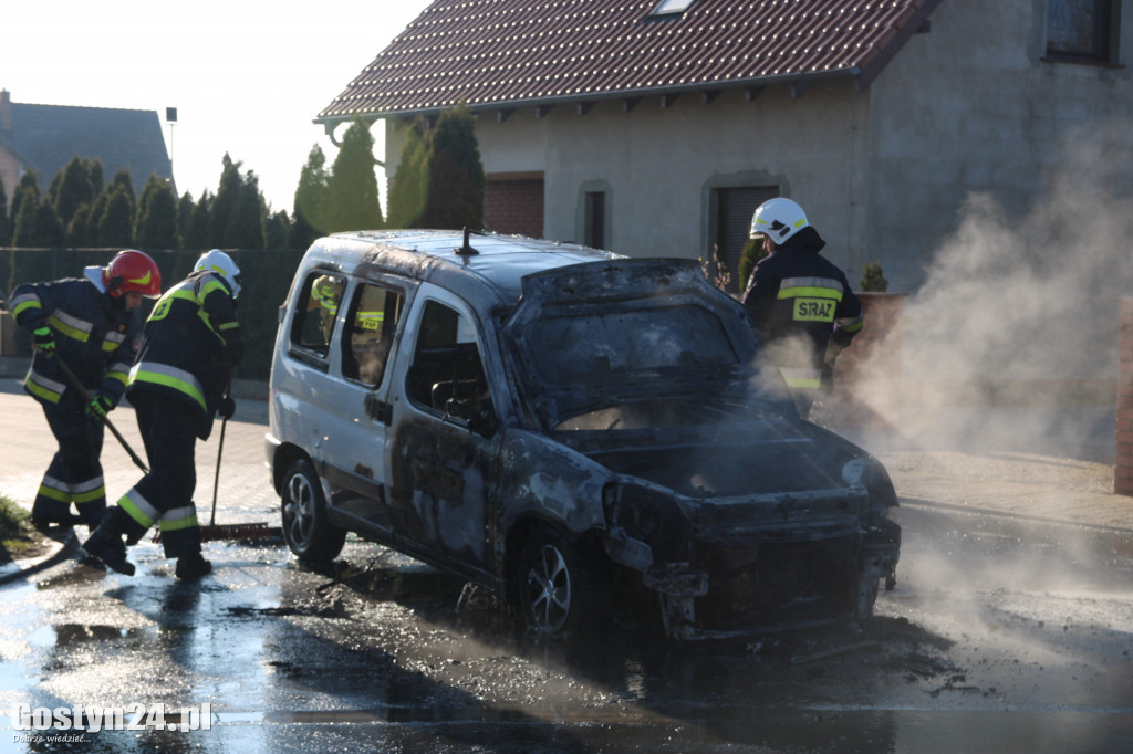 Pożar samochodu w Krobi