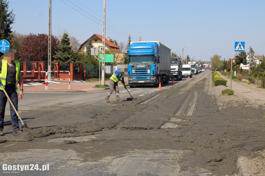 Błoto na ul. Poznańskiej w Gostyniu