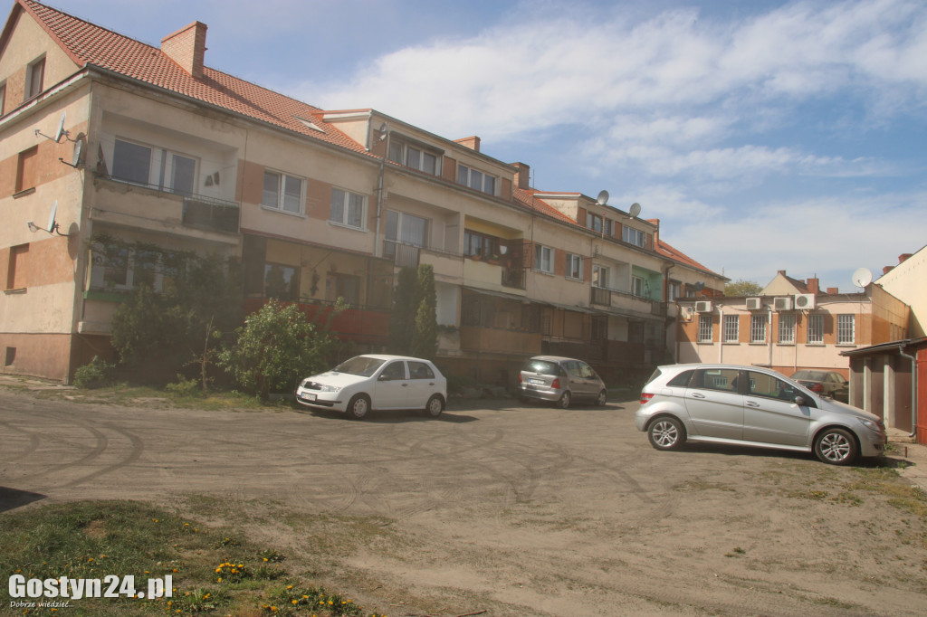 Tumany kurzu w centrum Gostynia