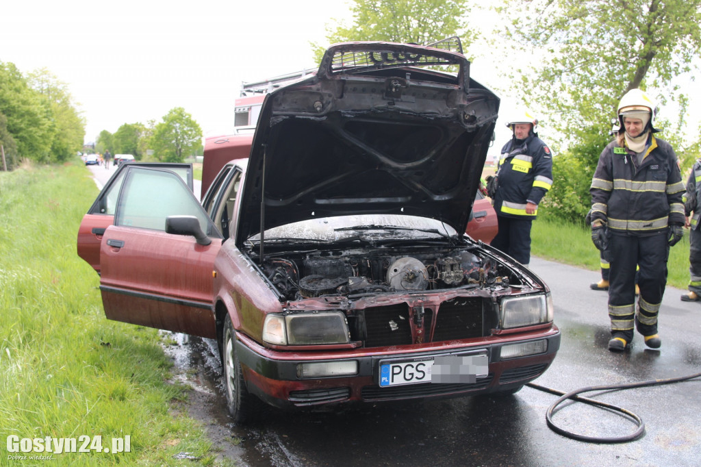 Pożar auta na trasie Pogorzela - Głuchów