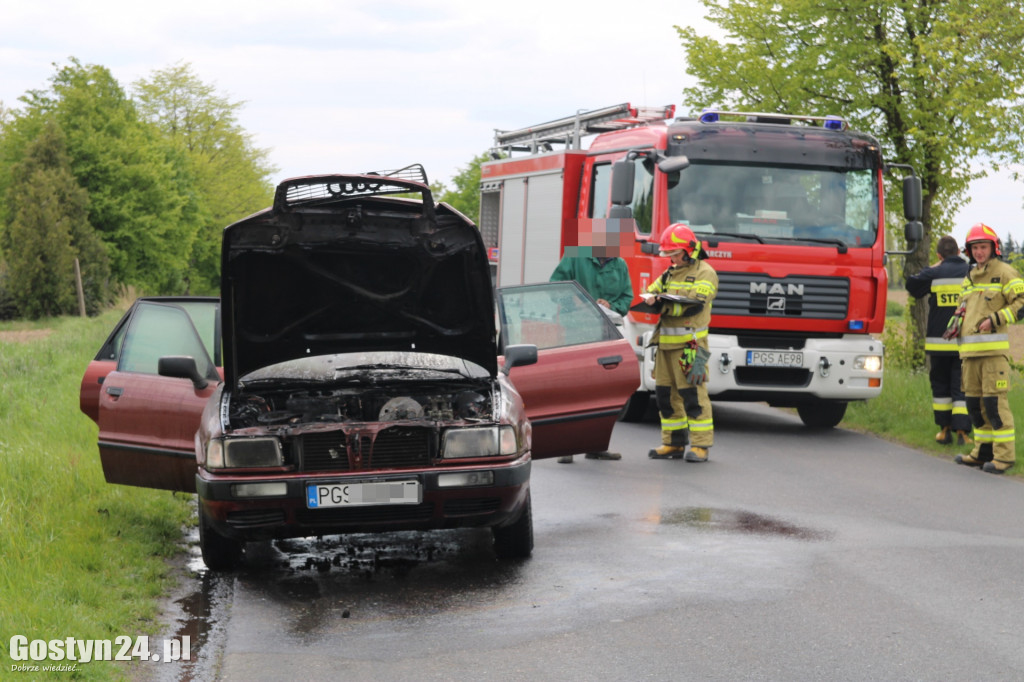 Pożar auta na trasie Pogorzela - Głuchów