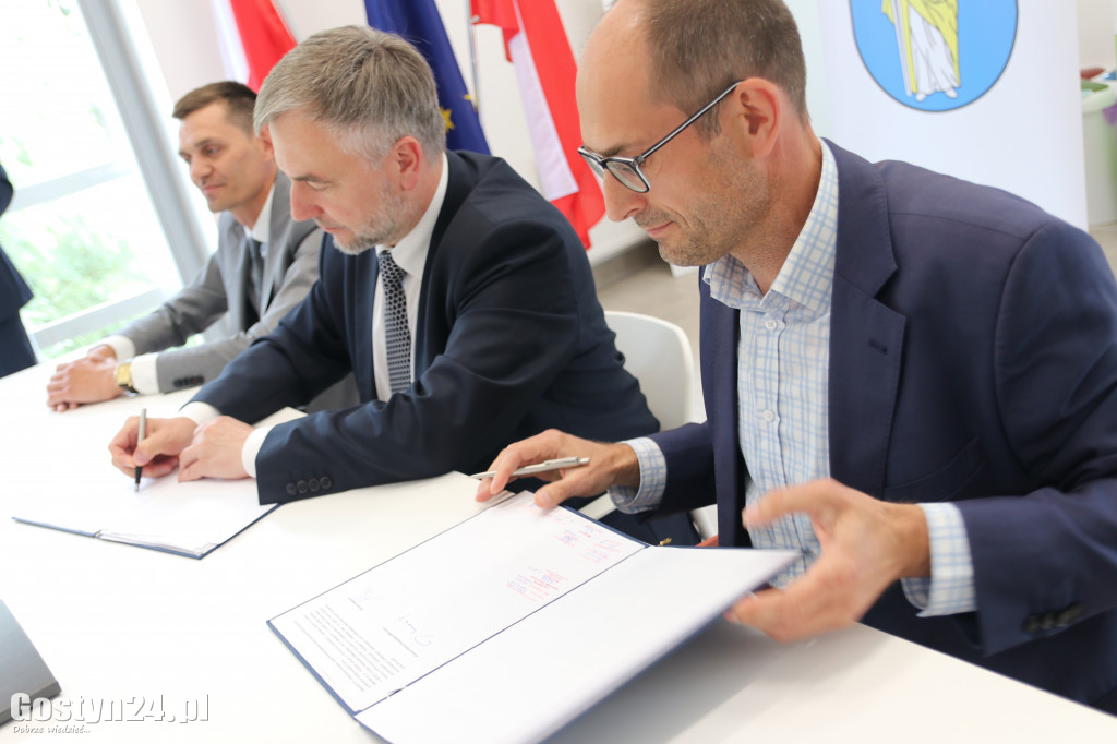 Marszałek i burmistrz podpisali umowę