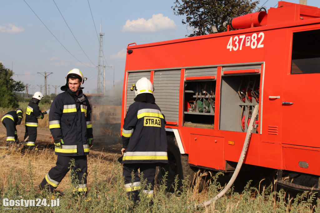 Pożar ścierniska, spłonęła też prasa do słomy