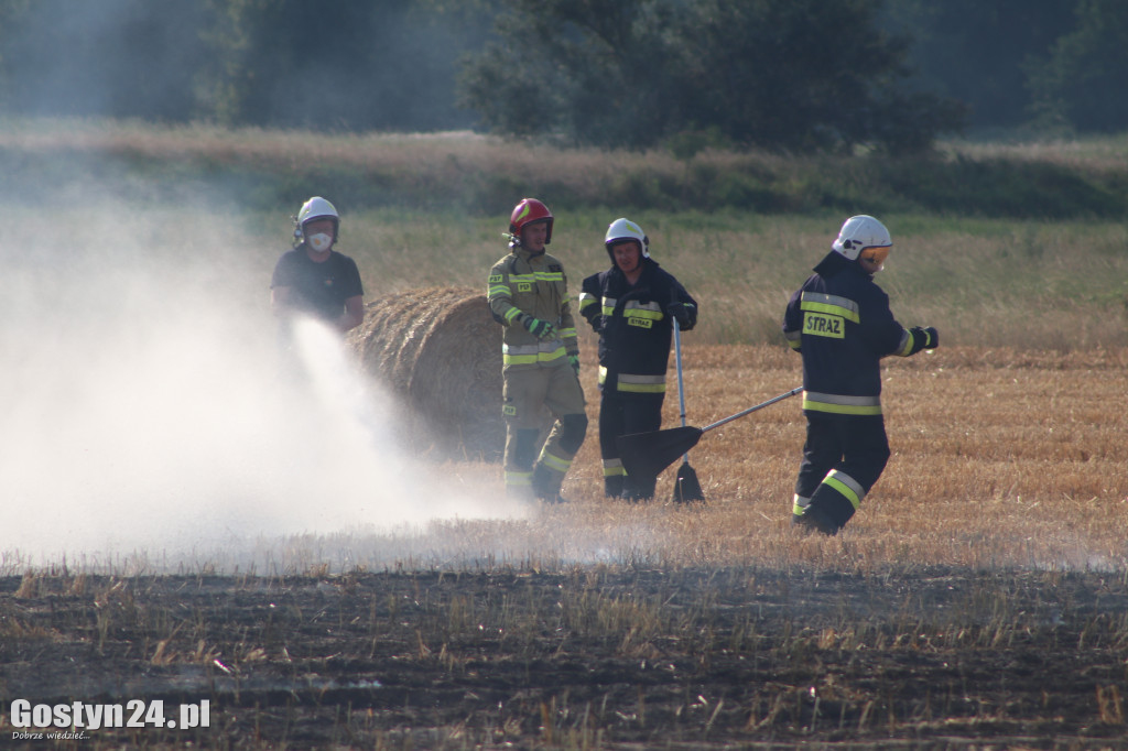 Pożar ścierniska, spłonęła też prasa do słomy