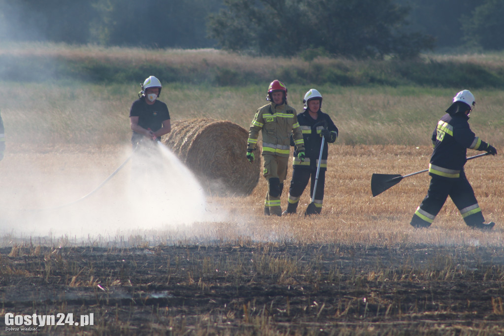 Pożar ścierniska, spłonęła też prasa do słomy