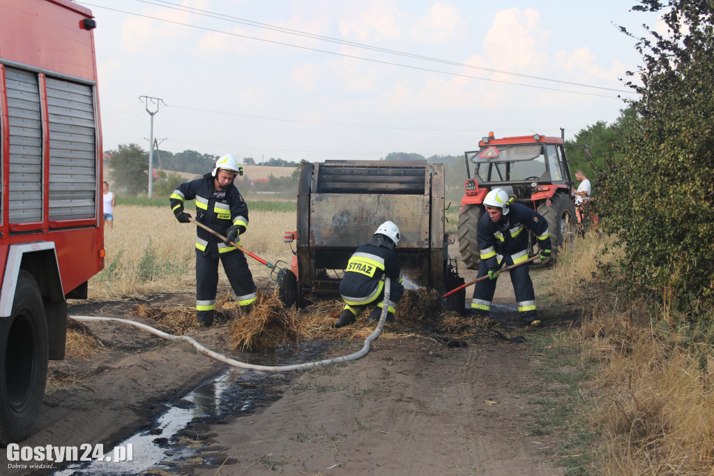 Pożar ścierniska, spłonęła też prasa do słomy