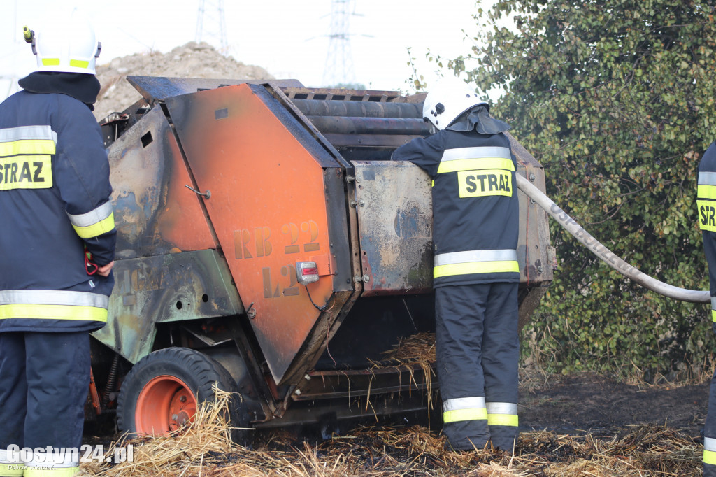 Pożar ścierniska, spłonęła też prasa do słomy