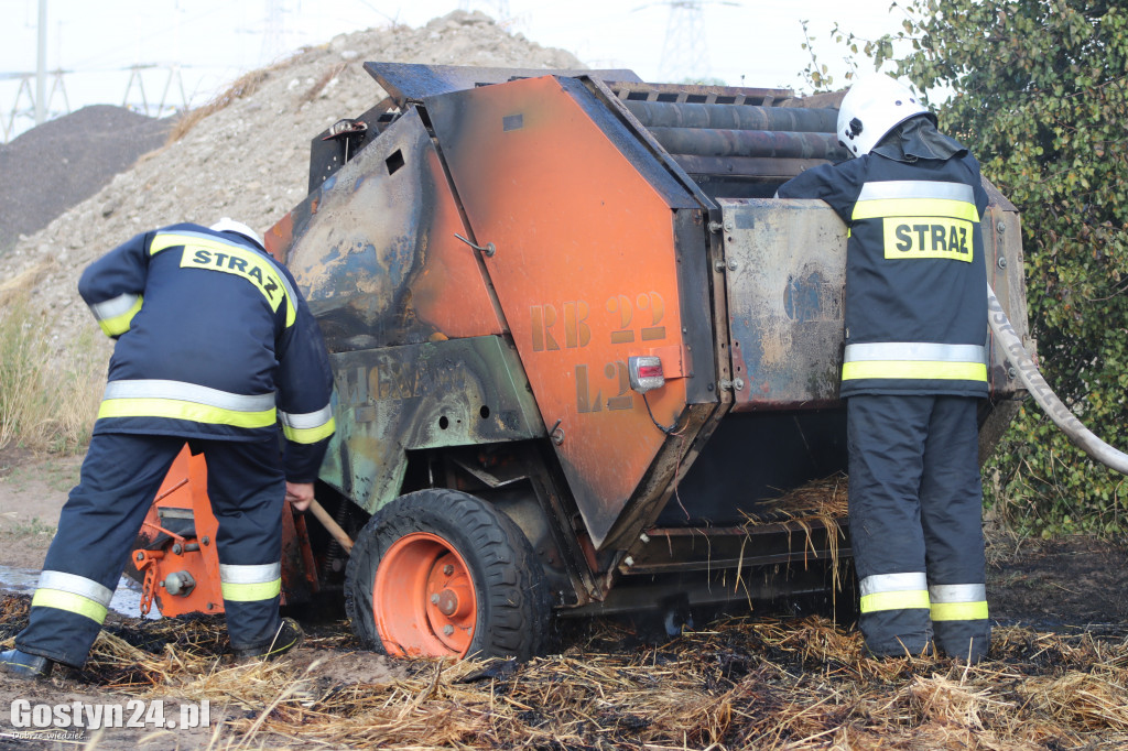 Pożar ścierniska, spłonęła też prasa do słomy