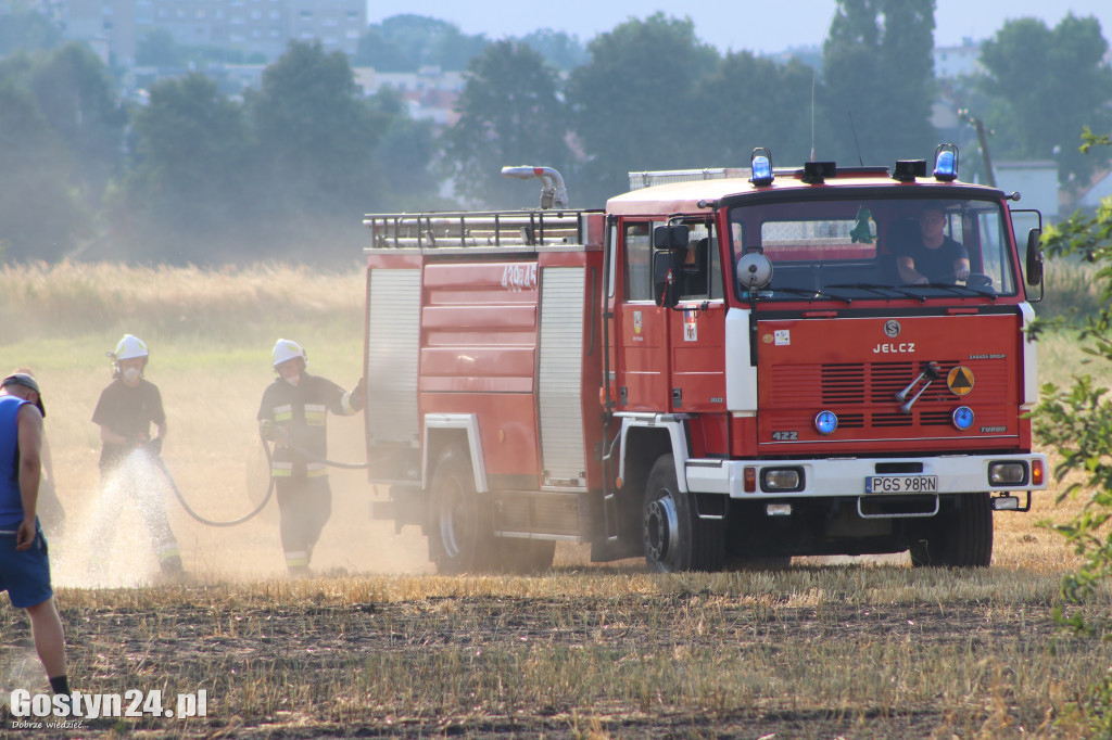 Pożar ścierniska, spłonęła też prasa do słomy